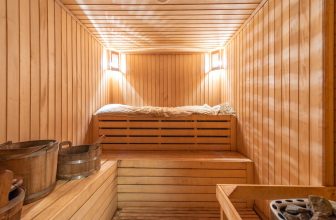 Saunatæpper: din guide til komfort og hygge i saunaen